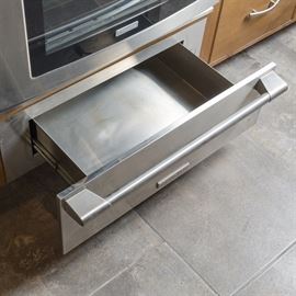 Electrolux Icon Warmer Drawer: An Electrolux Icon warmer drawer. This built-in stainless steel item pulls straight out from beneath the oven. A control knob allows for a heat range from low to high. The model number is E30WD75EPS3, and it was produced in November 2007. The warmer was not tested.