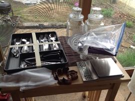 Flatware set of 8, jars, cookie cutters