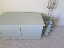 Who does not need a pretty box to keep their treasures in