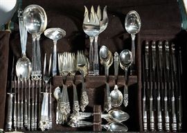Lot 156: 109 piece International Royal Danish pattern sterling silver flatware set approx. 133 Toz. weighable silver