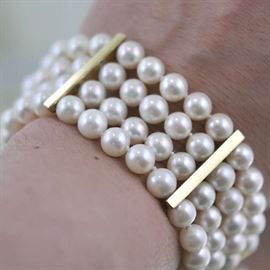 Lot 269: Four strand pearl bracelet set in 14k gold, 6.5"L.