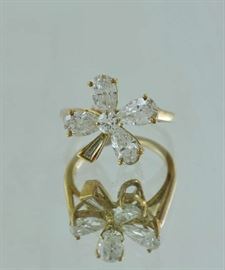 Lot 312: 18k yellow gold and diamond ring, three diamonds - pear, round and baguette in a shamrock motif, approx. 2.5 ctw