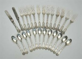 Lot 431: Partial set of sterling shell pattern flatware, 26 pcs, 34.5 Toz.