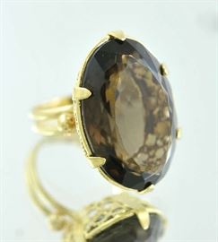 Lot 476: 18k yellow gold and large smokey topaz ring, 13.6 grams