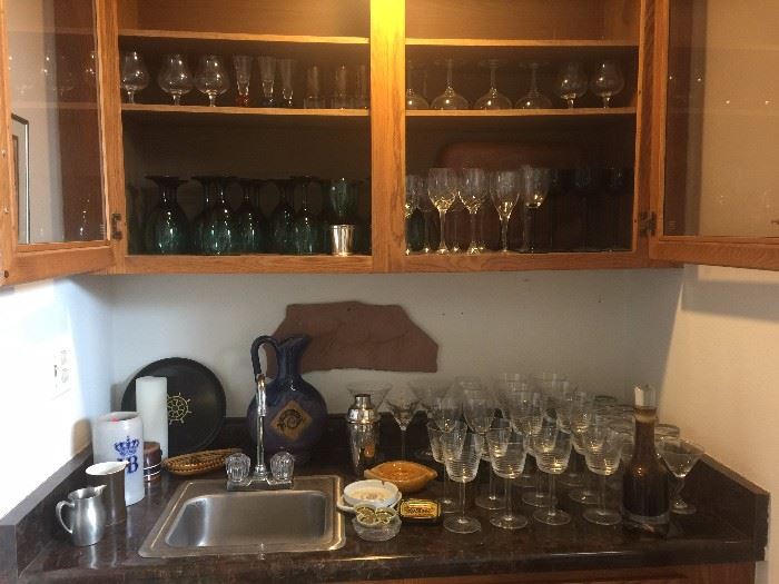 Bar glasses and items