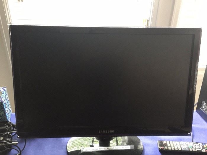 Flat screen computer monitors