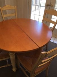 48" round table with leaf - 5 side chairs with Rush seats - with 2 Extension Leaves