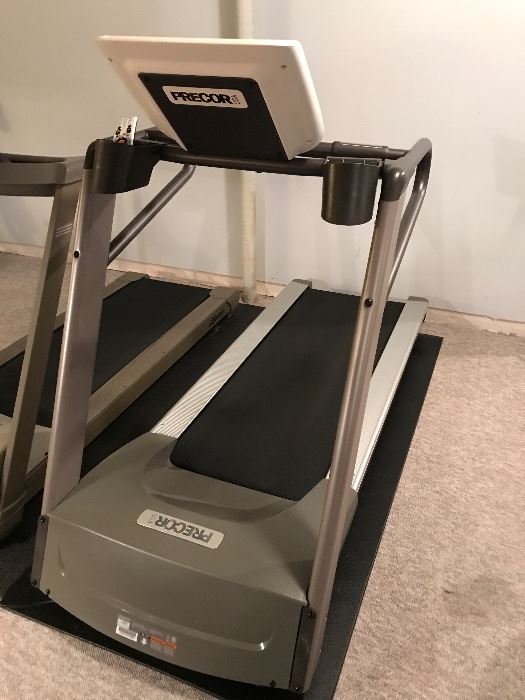 Precor treadmill - 9.27 - EXCELLENT CONDITION