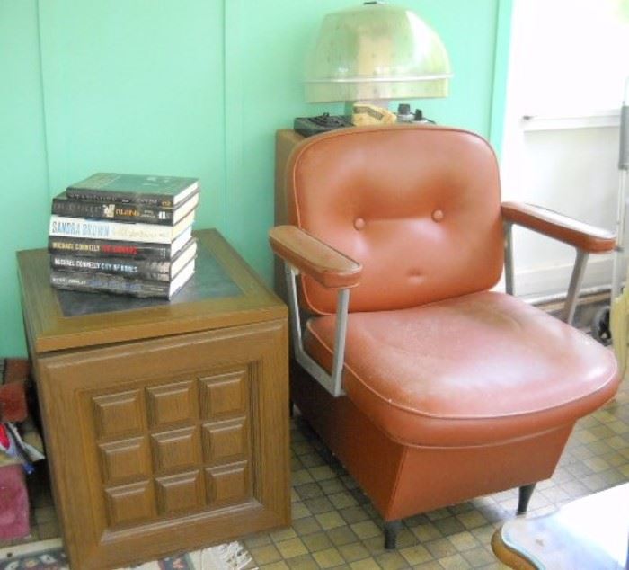 SALON CHAIR AND TABLE FOR SAFE