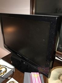 SMALL FLATSCREEN TV