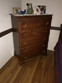 VINTAGE WOODEN CHEST OF DRAWERS