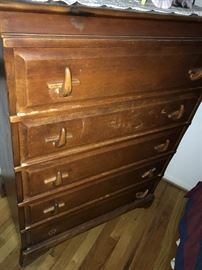 VINTAGE WOODEN CHEST OF DRAWERS