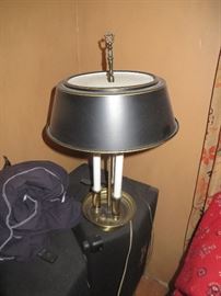 Metal shade desk lamp