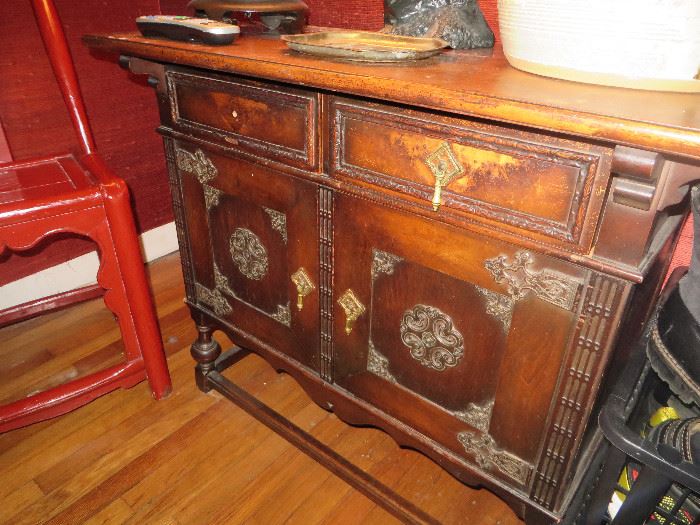 MY FAVORITE PIECE, WELL NO NOT MY FAVORITE, BUT THERE ARE SO MANY FAVORITES, ENGLISH SIDEBOARD OR DRESSER BASE.