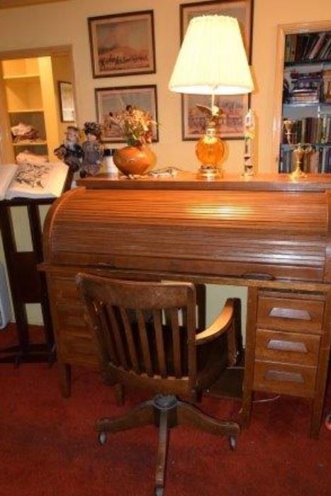 1920s Standard American Mohogany Rooltop Desk and Chair   