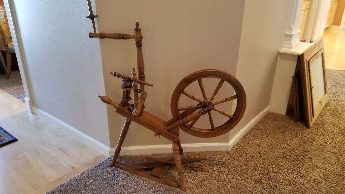 Antique Spinning Wheel in Superb Condition