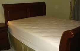 Queen sleigh bed
