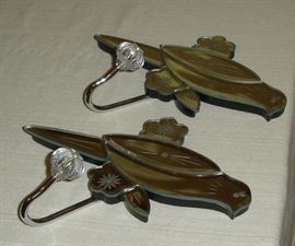 Mirrored bird wall hooks
