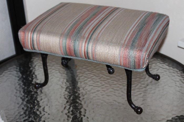 Small bench with decorative metal legs