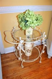 Metal flowers rolling drink cart