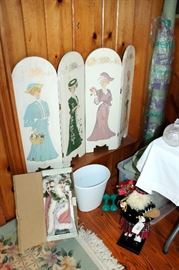 Small painted folding screen, Santa Claus dolls
