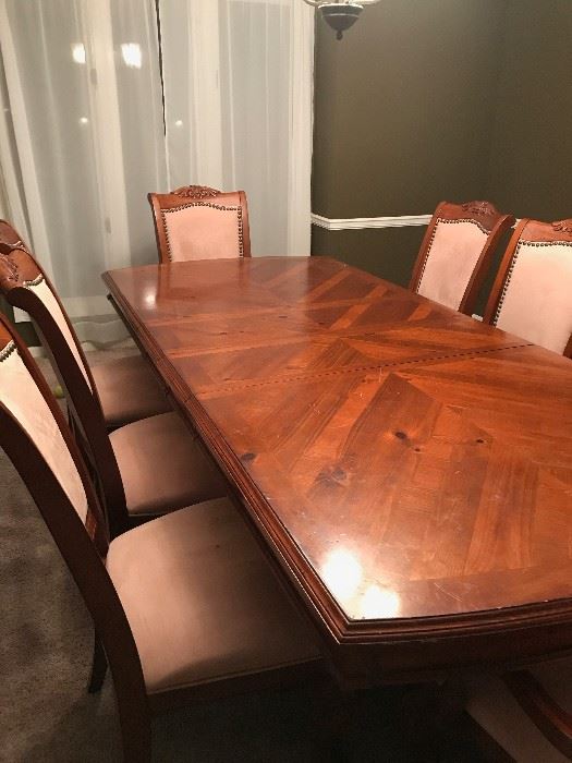 Dining room table with 8 chairs and matching sideboard