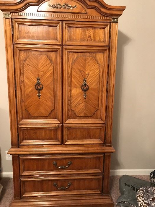 Hutch with matching dresser and 2 night stands