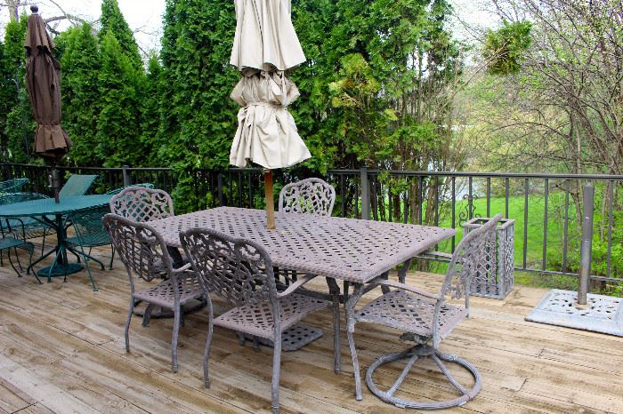another patio set, cast aluminum, in great shape.
