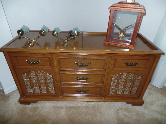 Magnavox Radio/Record Player in cabinet- WORKS