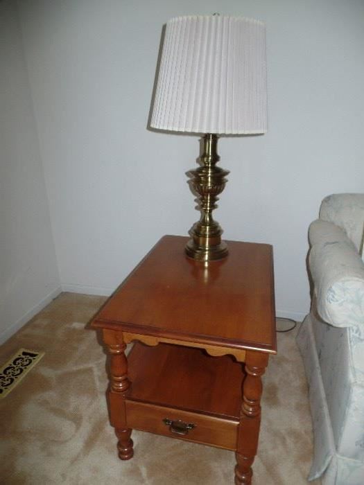 1 of 2 matching Thomasville side table and matching Stiffel  brass lamp