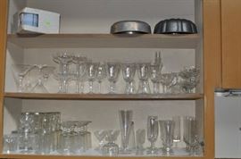 Assorted glassware and crystal, barware.
