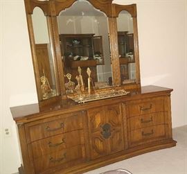 dresser with tri-fold mirror