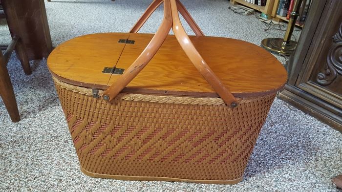 Vintage Redmon Picnic basket
