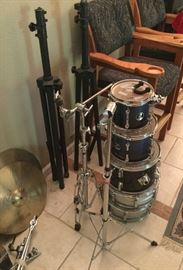 drums and stands