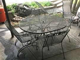Wrought iron table/4 chairs