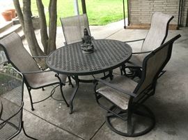 outdoor table/4 chairs