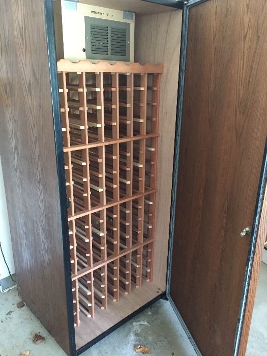 Wine refrigerator 
