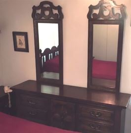 GOTHIC VINTAGE WOOD BEDROOM SET