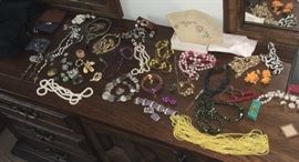 VINTAGE COSTUME JEWELRY