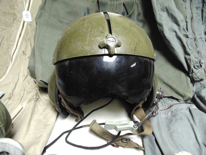 Paratrooper helmet with microphone