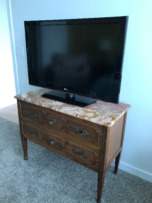 LG flat screen TV. Model no. 42D520. Perfect condition. Works well. $100