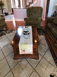 Coffee table that lifts
