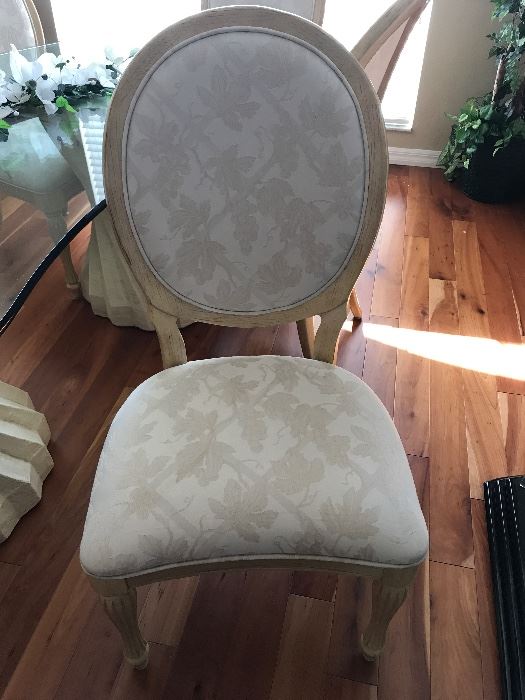 Chairs that match Dining room set 