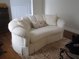 Harden Sofa / Loveseat