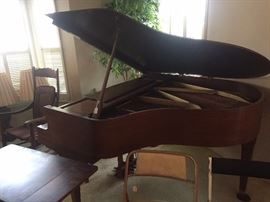 Baby Grand Piano Vintage