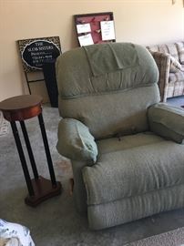 LA-Z-BOY RECLINER! I HEAT AND MASSAGE !!!!!