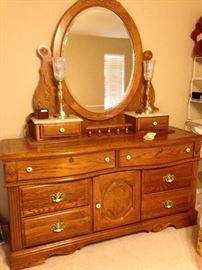 Double dresser with oval mirror