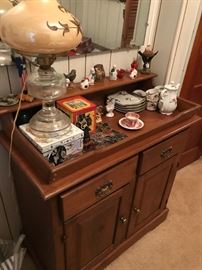 Dry sink. Victorian style lamp. Decorative accessories. What nots and so much more.