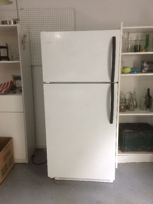 Frigidaire 18.2 cubic foot refrigerator