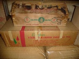 STAINLESS ALUMINUM CHRISTMAS TREE